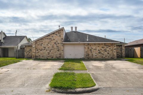 Photo of 5411 Regal Ridge Ln, Houston, TX 77053 (MLS # 7350631)
