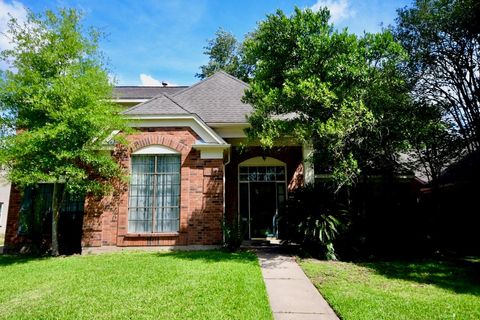 Photo of 3019 Country Club Blvd BLVD, Sugar Land, TX 77478 (MLS # 98191865)
