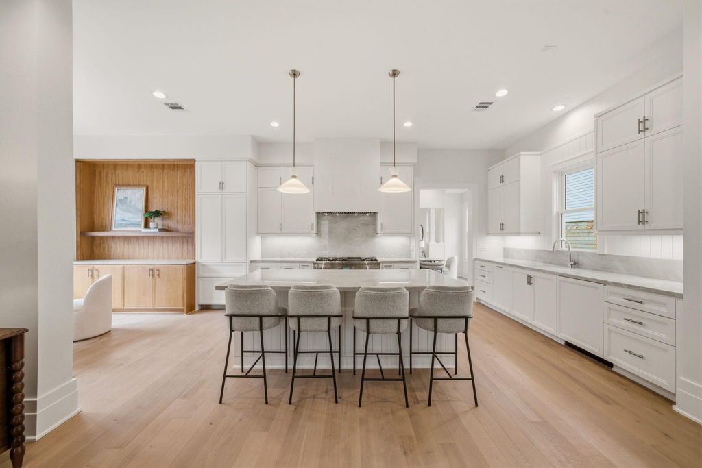 Photo of 1236 Columbia Street, Houston, TX 77008 (MLS # 31038021)