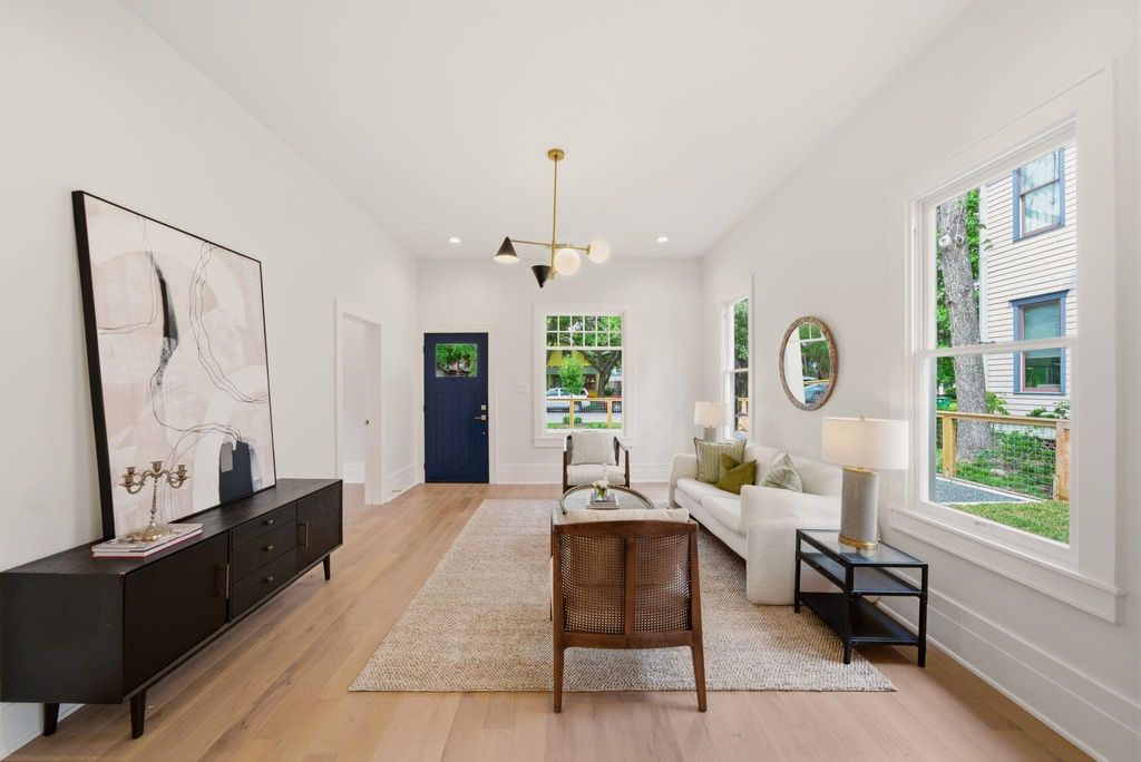 Photo of 1236 Columbia Street, Houston, TX 77008 (MLS # 31038021)