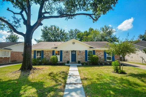 Photo of 9719 Springmont Drive, Houston, TX 77080 (MLS # 80248037)