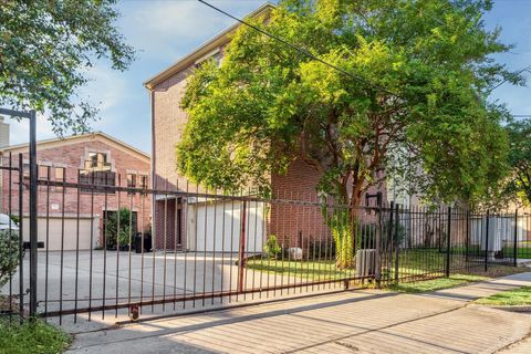 Photo of 9710 Riddlewood Lane, Houston, TX 77025 (MLS # 26977312)