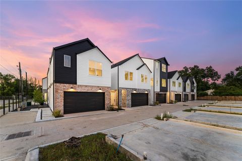 Photo of 4750 Martin Hill Street, Houston, TX 77018 (MLS # 82233526)