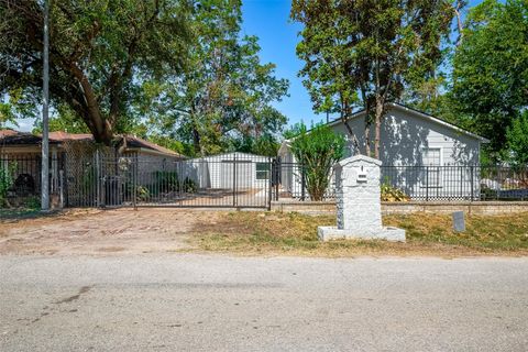 Photo of 5831 Annunciation Street, Houston, TX 77016 (MLS # 44683575)