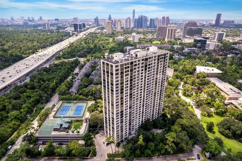 Condo For Sale - 121 N Post Oak Lane #505<br/> Houston, TX 77024