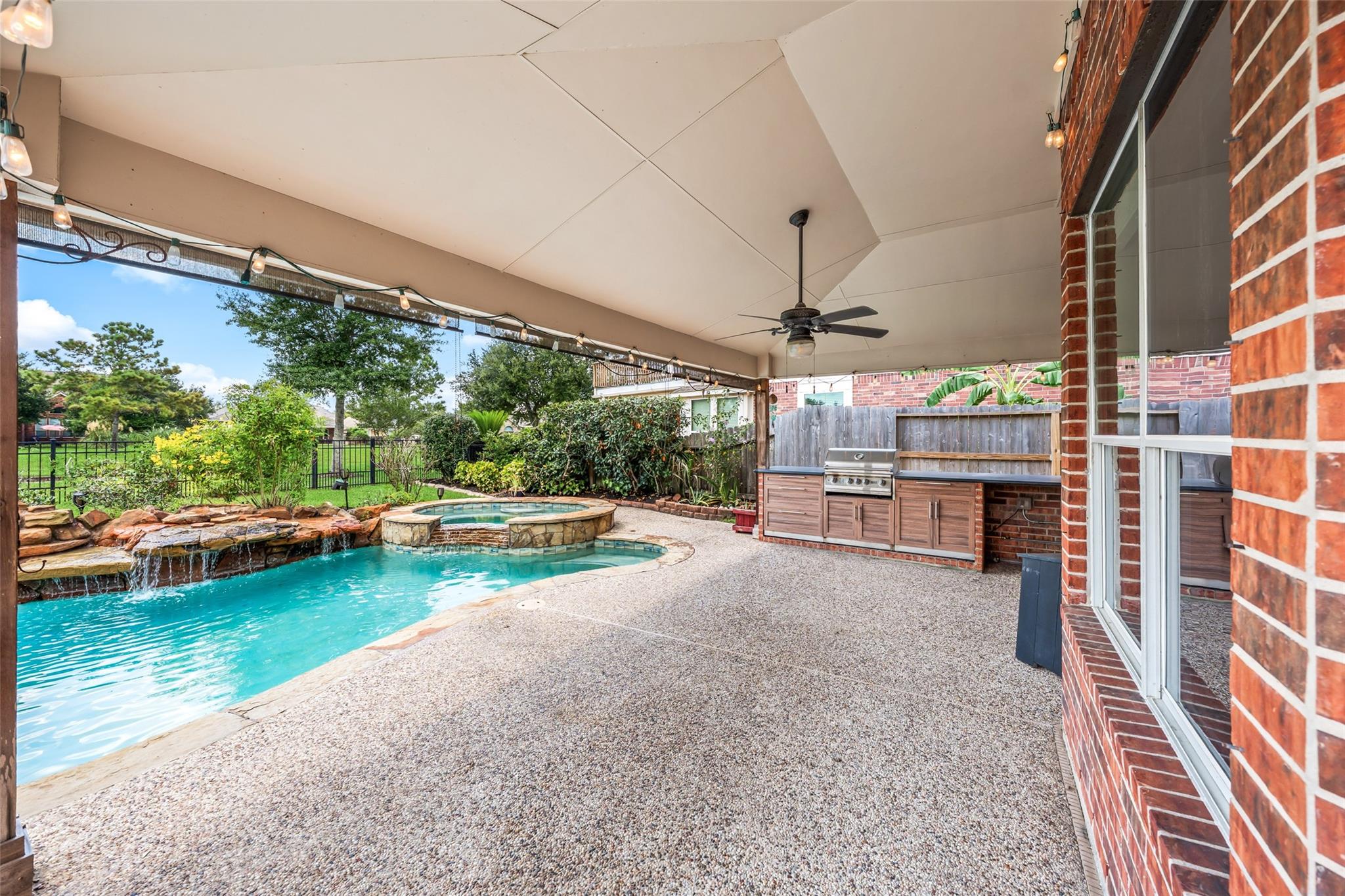 1125 Shady Knoll