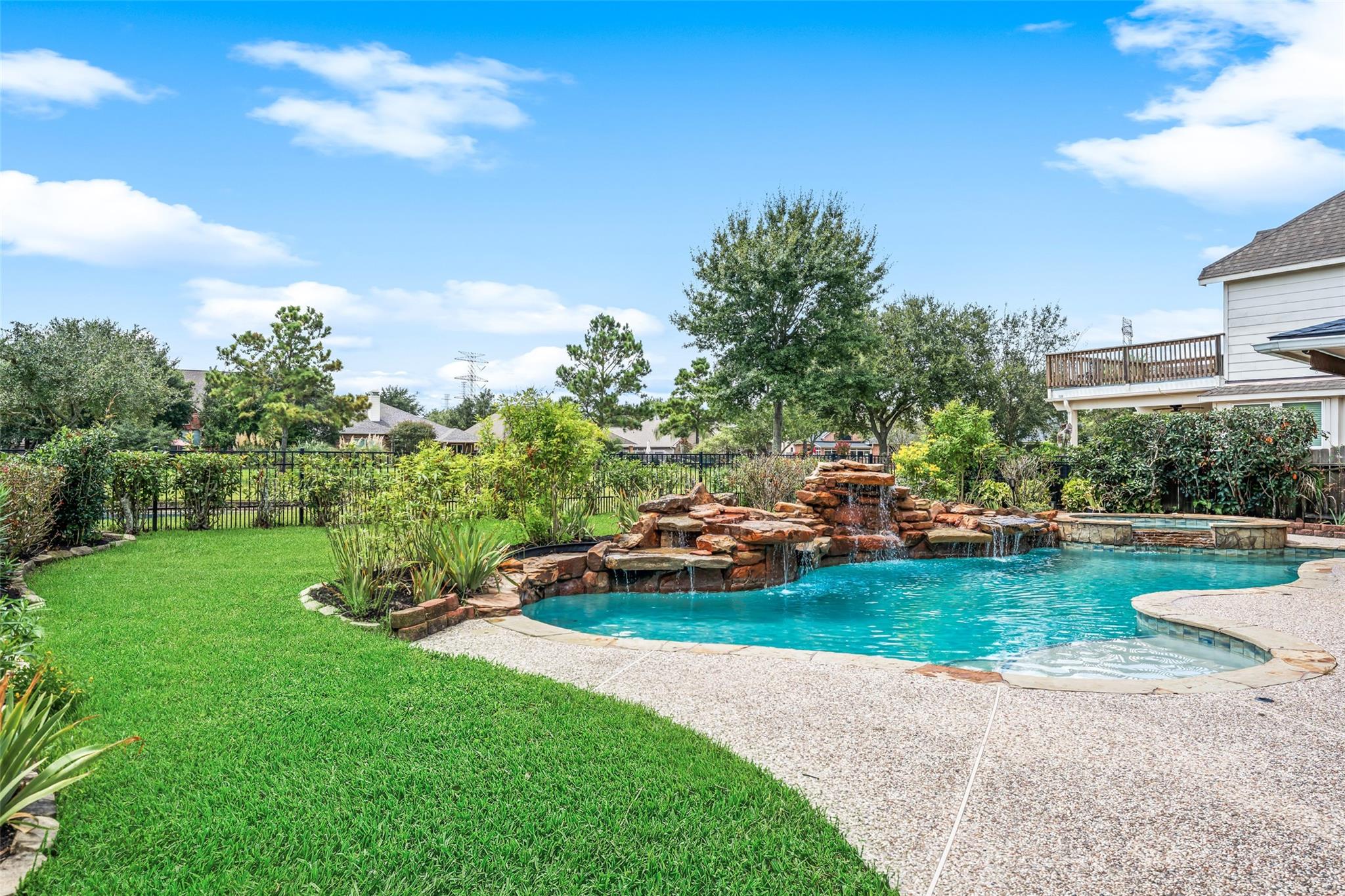 1125 Shady Knoll