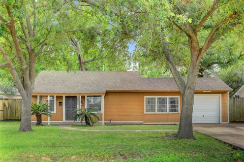 Photo of 6625 Sivley Street, Houston, TX 77055 (MLS # 83791869) Photo of 6625 Sivley Street, Houston, TX 77055 (MLS # 83791869)