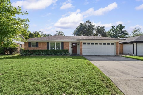 Photo of 1318 Spillers Lane, Houston, TX 77043 (MLS # 89845584)