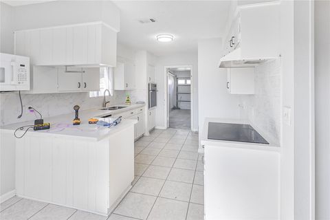 Tiny photo for 2719 Meadow Lane, Houston, TX 77568 (MLS # 79299636)