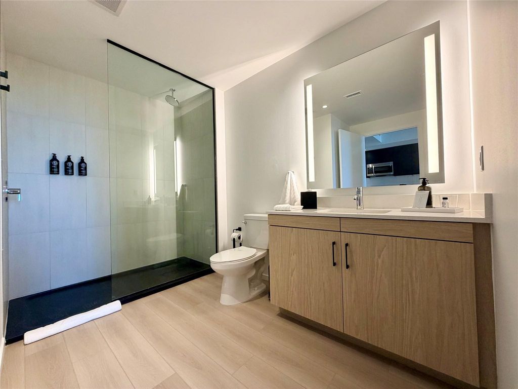 Photo of 5501 La Branch St #2107, Houston, TX 77004 (MLS # 24340691)