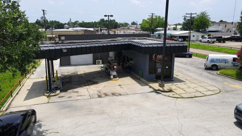 Tiny photo for 207 E Cottonwood Street, Madisonville, TX 77864 (MLS # 28519592)