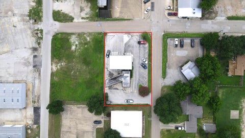 Tiny photo for 207 E Cottonwood Street, Madisonville, TX 77864 (MLS # 28519592)