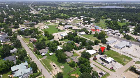 Tiny photo for 207 E Cottonwood Street, Madisonville, TX 77864 (MLS # 28519592)