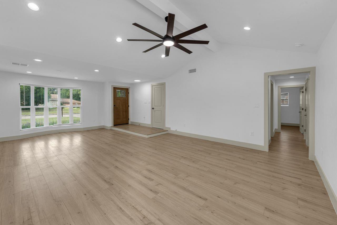 5202 Moonshadows Drive