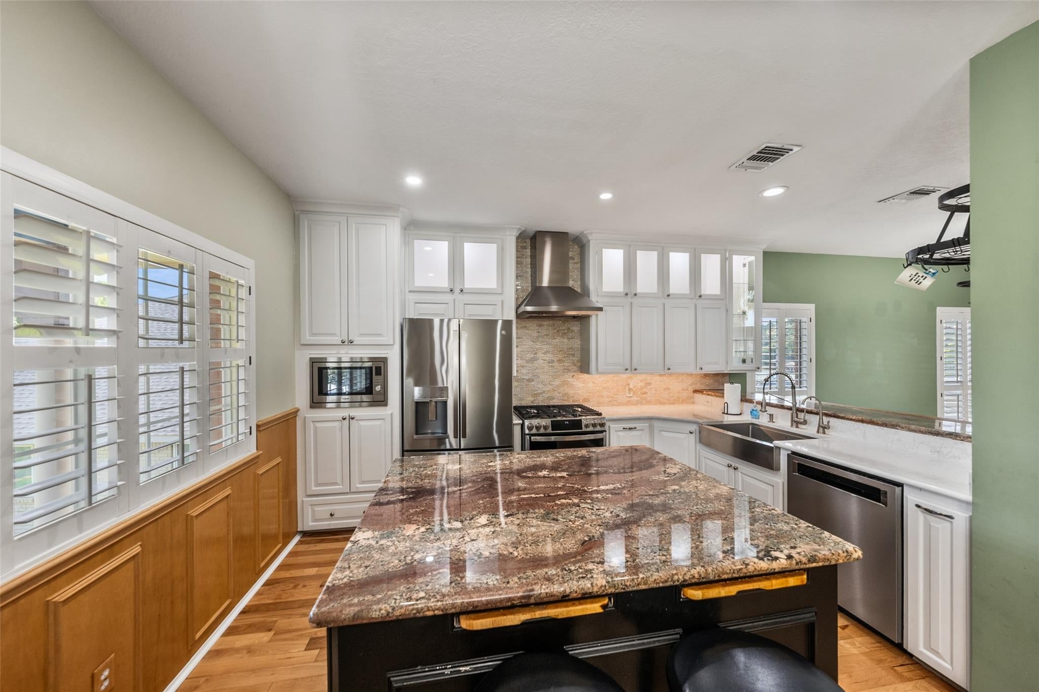 12498 Lake Vista Drive