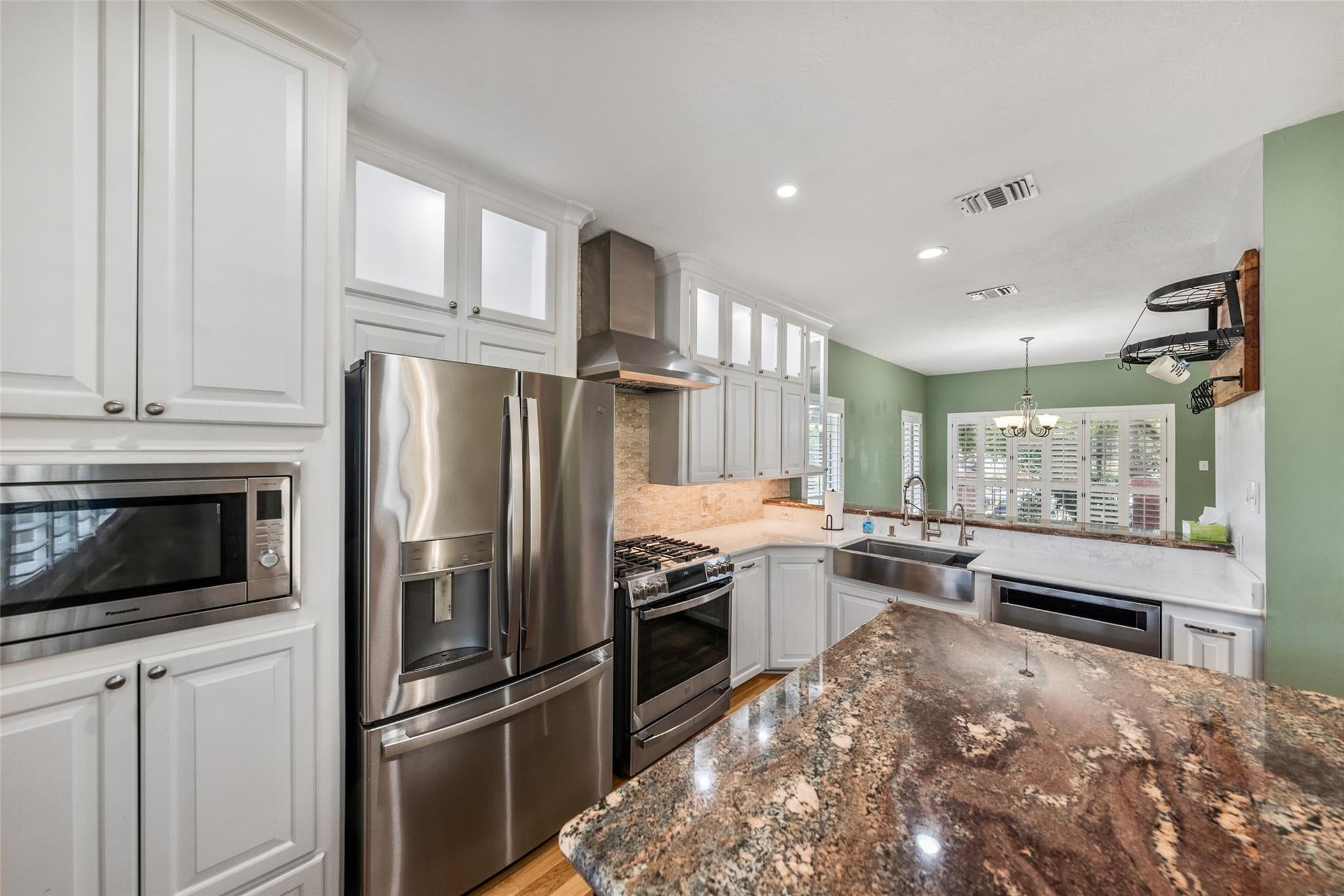 12498 Lake Vista Drive