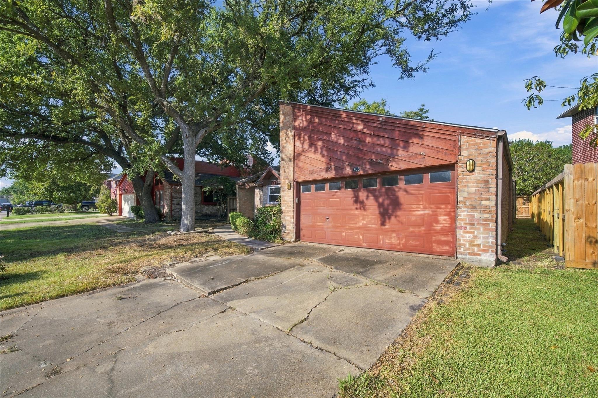 606 Meadow Knoll Drive