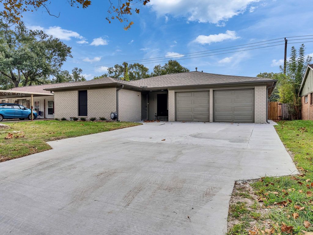 Photo of 705 Littlewood Street, Baytown, TX 77521 (MLS # 45041538)
