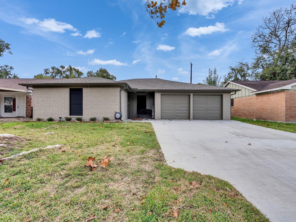 Photo of 705 Littlewood Street, Baytown, TX 77521 (MLS # 45041538)