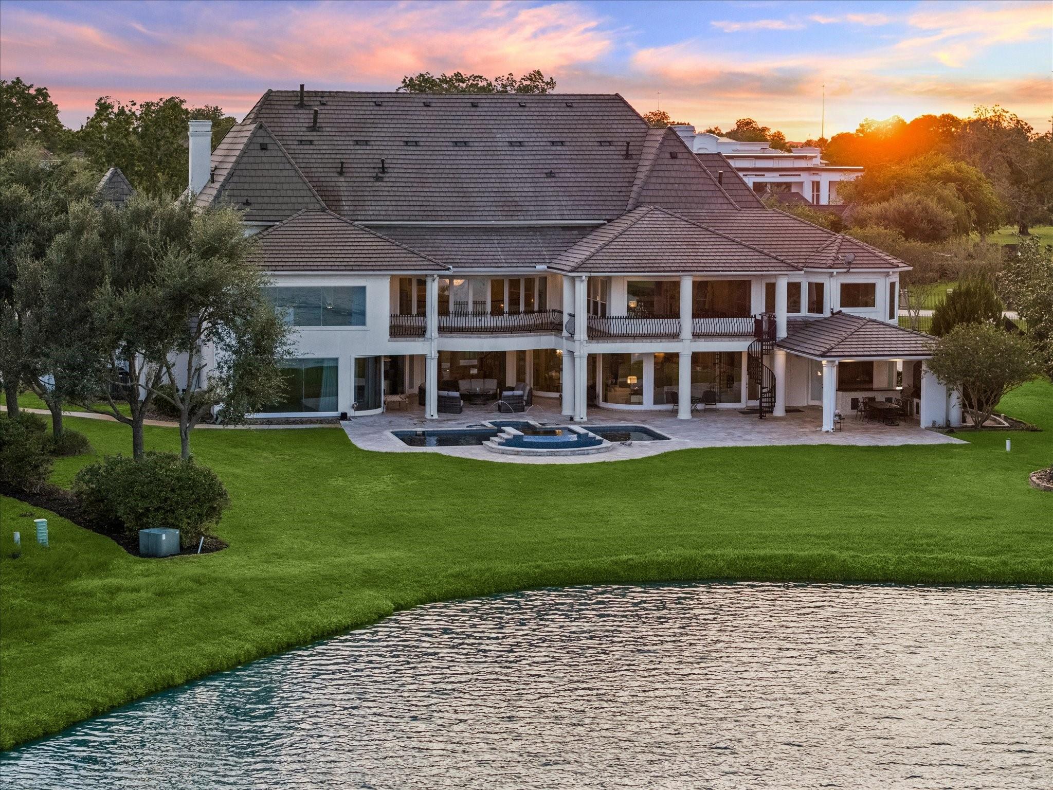 18 Sovereign Circle