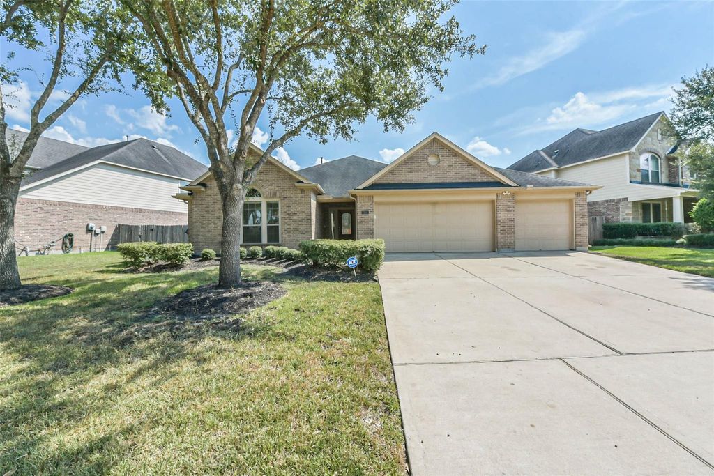 Photo of 13010 Gentle Water Drive, Houston, TX 77044 (MLS # 81159612)