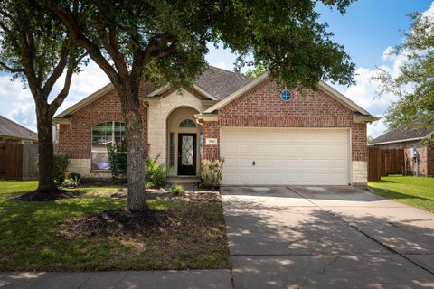 Photo of 2505 Shady Falls Lane, Pearland, TX 77584 (MLS # 70390316)