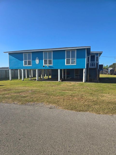 Photo of 1106 Canal W, Crystal Beach, TX 77650 (MLS # 36680850)