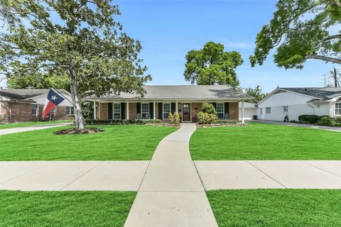 Photo of 7706 Meadowbriar Lane, Houston, TX 77063 (MLS # 60020328)