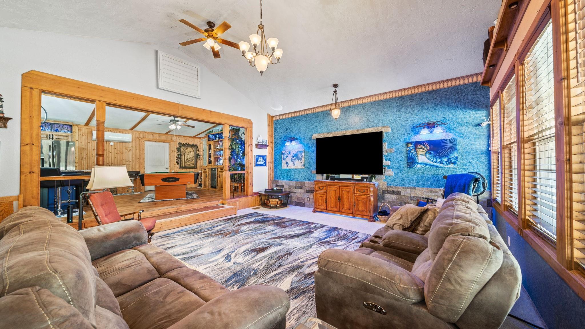 8003 Rolling Oaks Drive S