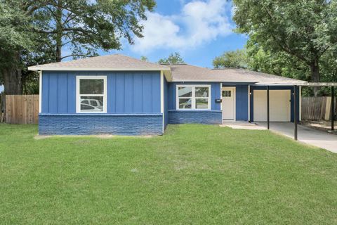 Photo of 710 Canary Circle, Pasadena, TX 77502 (MLS # 16913678)