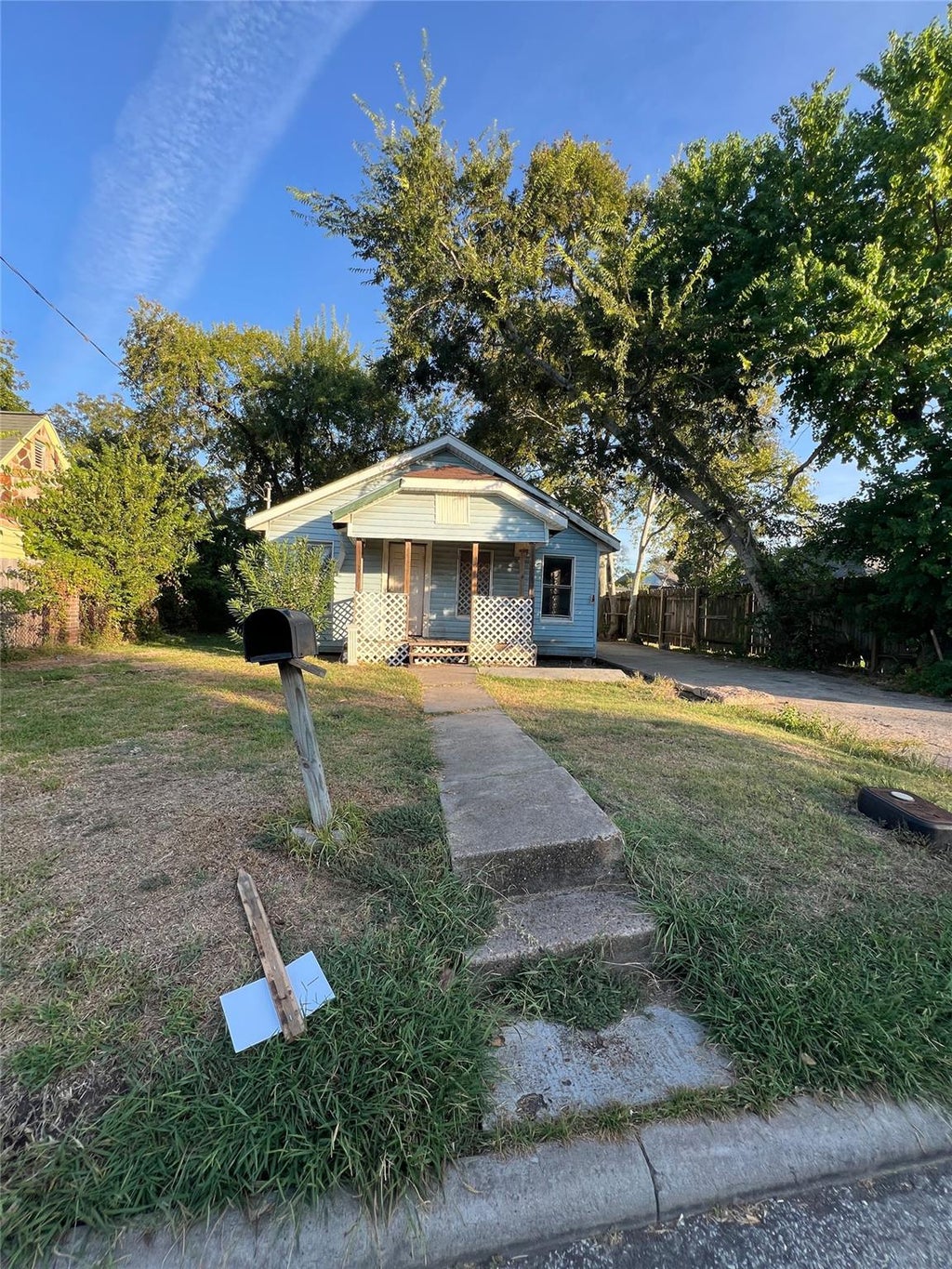 Photo of 2109 Carolina ST, Baytown, TX 77520 (MLS # 31940089)