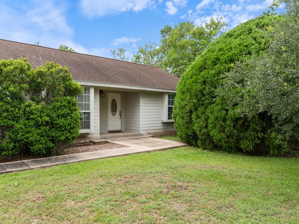 Photo of 1103 Green Avenue, Palacios, TX 77465 (MLS # 41344832)