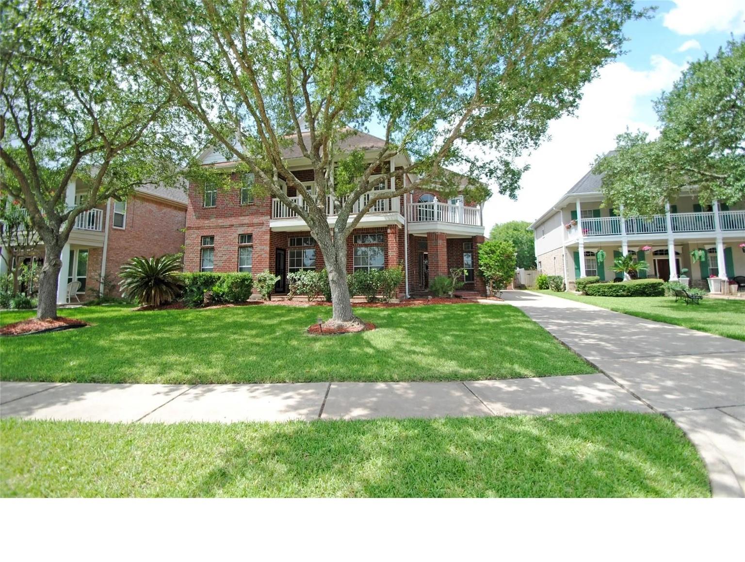 2731 Lakeside Village Drive