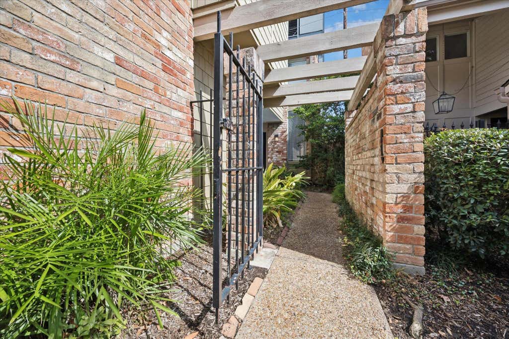 Photo of 5818 Valley Forge Drive #108, Houston, TX 77057 (MLS # 59848548)