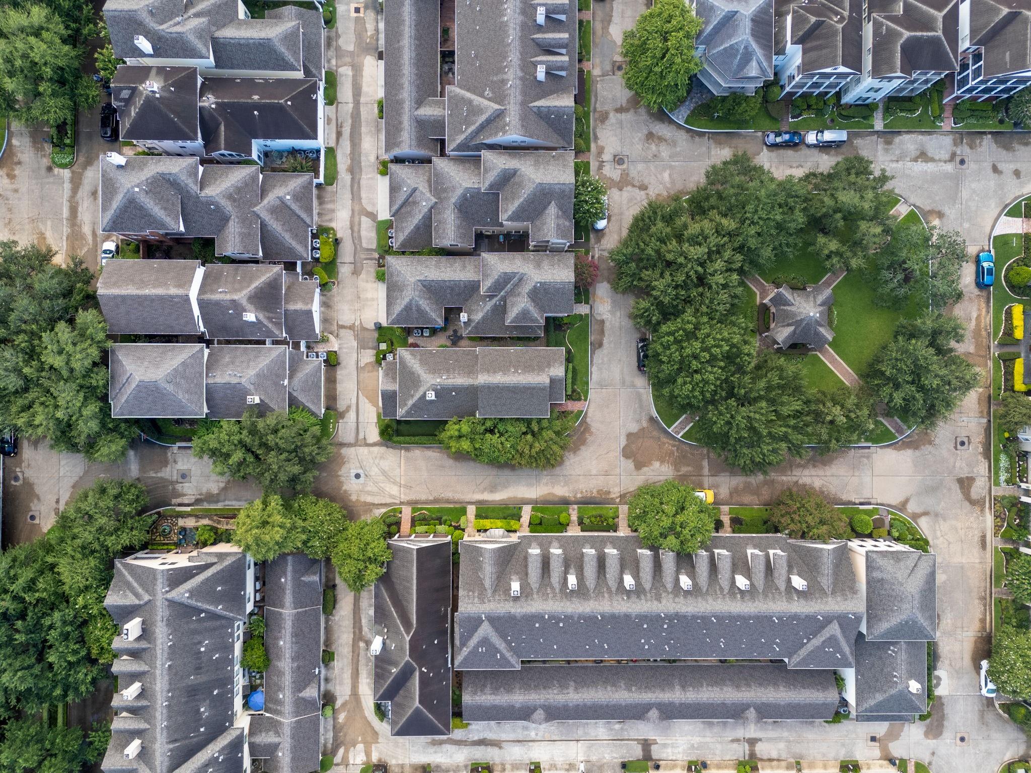 3403 Crest Hill Lane