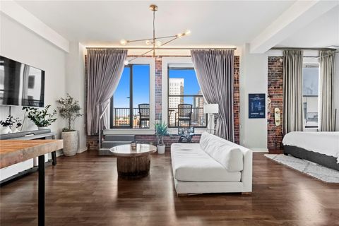 Condo For Sale - 915 Franklin Street #8J<br/> Houston, TX 77002