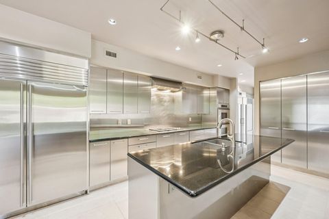 Photo of 5 River Hollow Lane, Houston, TX 77027 (MLS # 72964560)