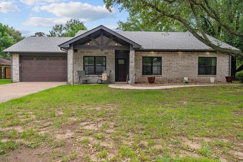 Photo of 105 Mclean Drive, Crockett, TX 75835 (MLS # 64605889)