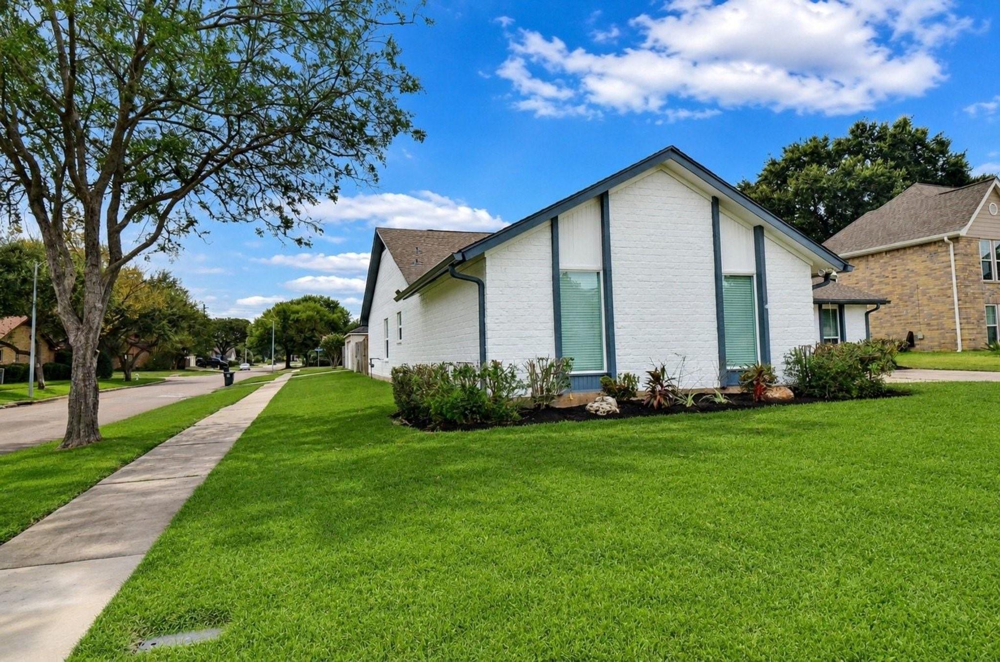 2903 Pepperwood