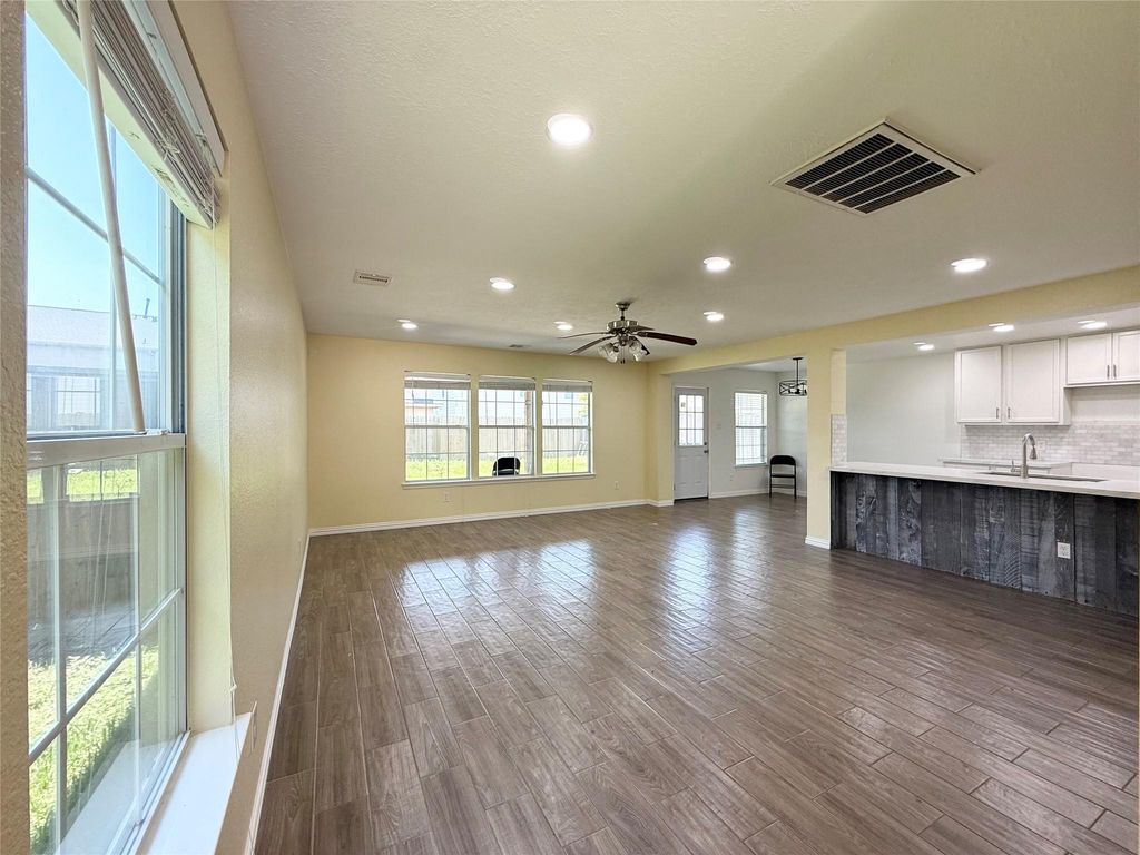 Photo of 910 Staffordale Manor Lane, Houston, TX 77047 (MLS # 73482349)
