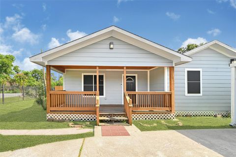 Photo of 6825 Appleton Street, Houston, TX 77022 (MLS # 88546551)