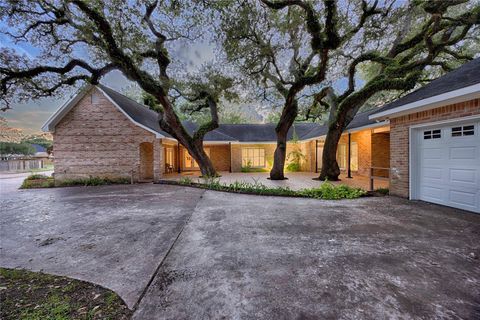 Photo of 102 Creek Bend Lane, Columbus, TX 78934 (MLS # 6567704) Photo of 102 Creek Bend Lane, Columbus, TX 78934 (MLS # 6567704)
