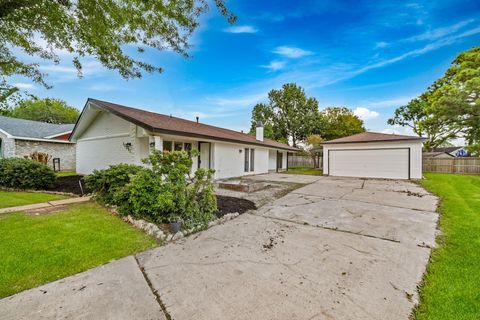 Photo of 12315 Scarcella Lane, Meadows Place, TX 77477 (MLS # 9944915)