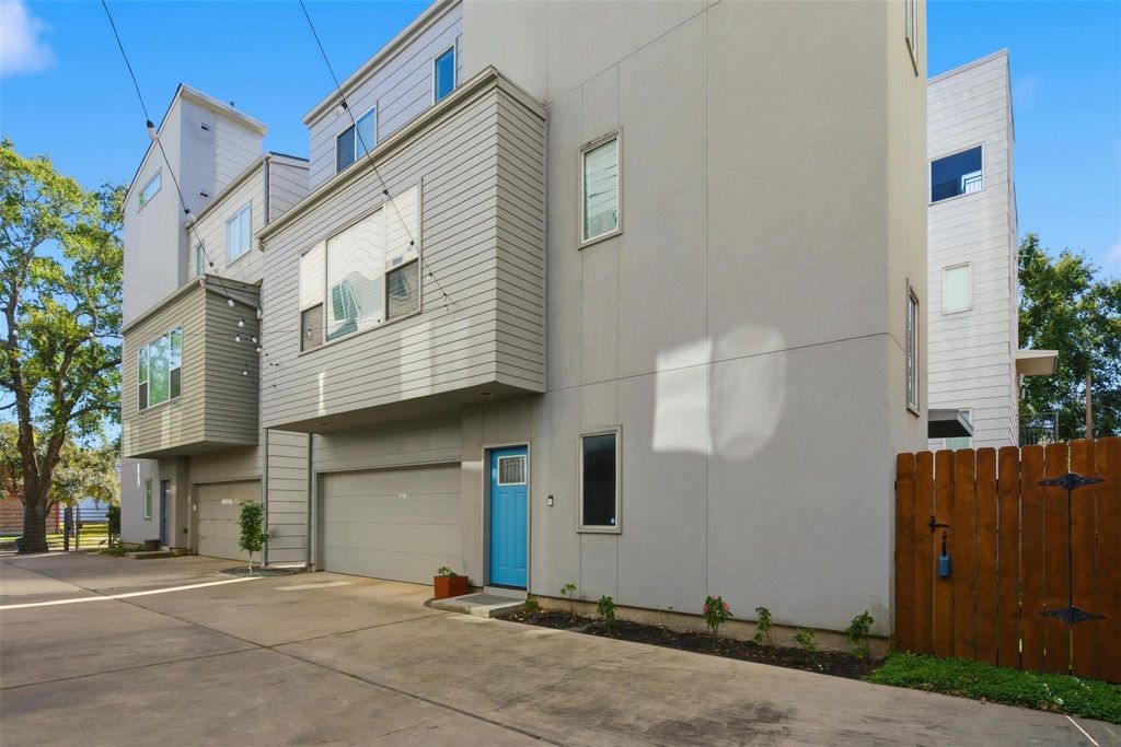 Photo of 4704 Crawford Street, Houston, TX 77004 (MLS # 32411918)