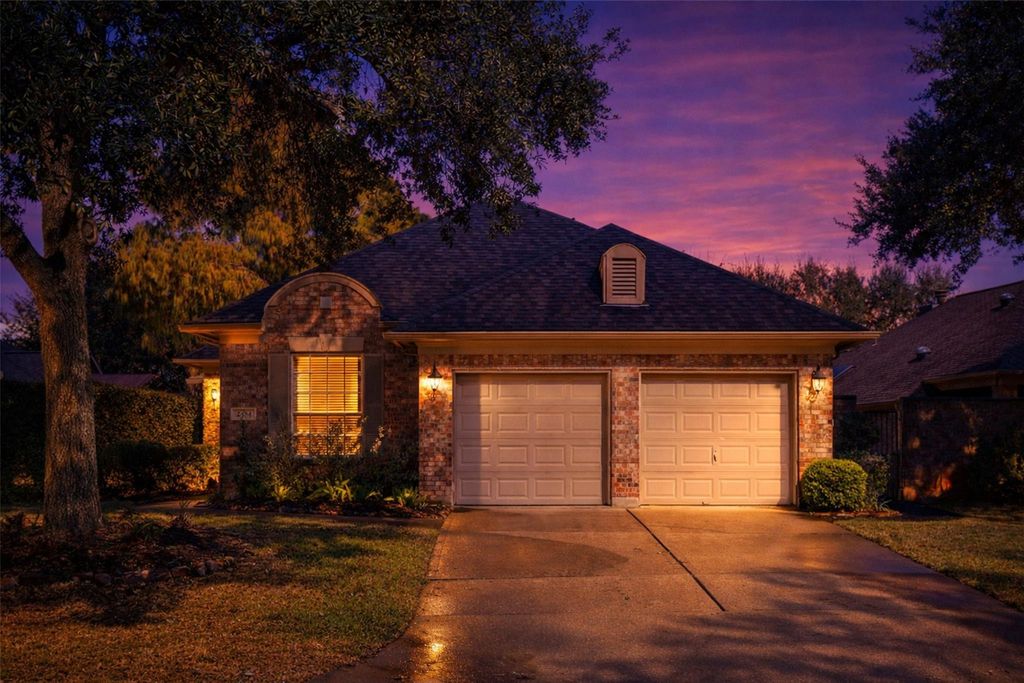 Photo of 2434 Fairway Pointe Drive, League City, TX 77573 (MLS # 60226478)