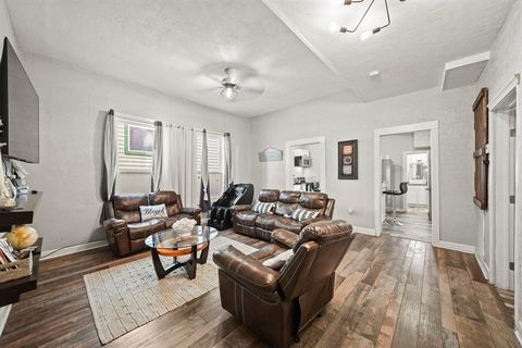 Photo of 3223 Avenue M, Galveston, TX 77550 (MLS # 71315676)