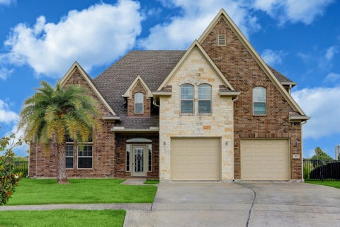 Photo of 303 Twin Timbers Lane, Kemah, TX 77565 (MLS # 58294187)