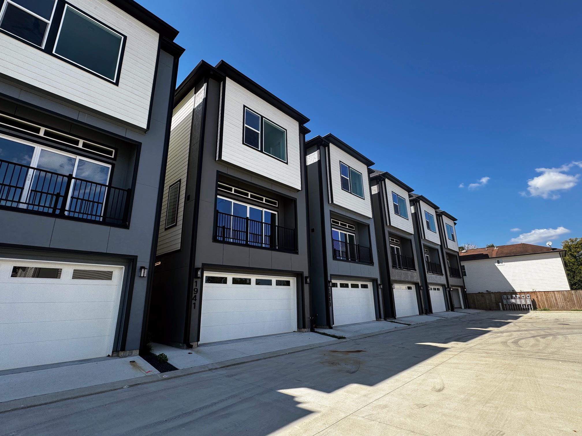 8902 Knoll Leaf Street