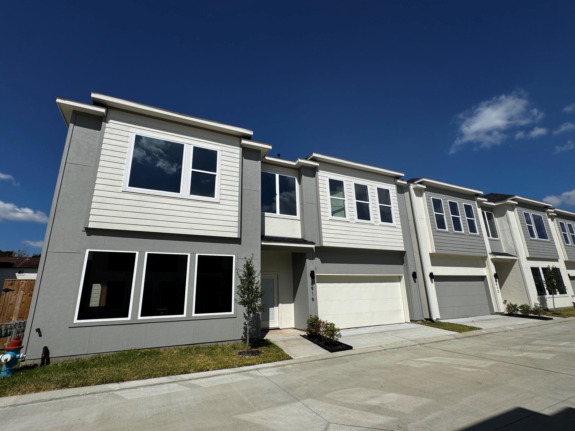 8902 Knoll Leaf Street